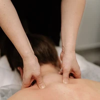 Масаж комірцевої зони